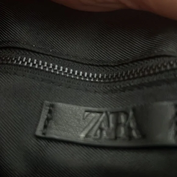 Zara brand new bag. Faux leather. Formal and super classy. Never used. - Picture 4 of 5